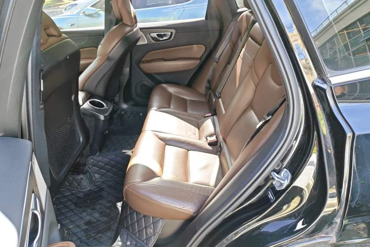 Used Volvo XC60 2019 T5 4x4 Smart Edition China VI Standard
