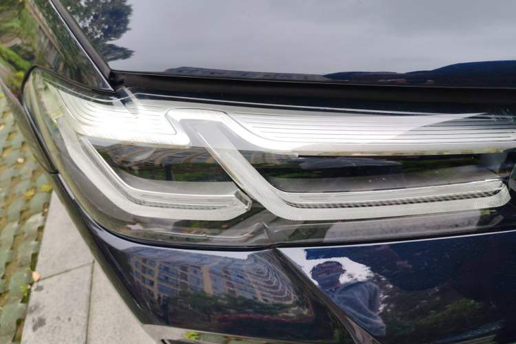 Used BMW 5 Series 2022 Second Facelift 530Li Luxury Version M Sport Package Right Front Headlight