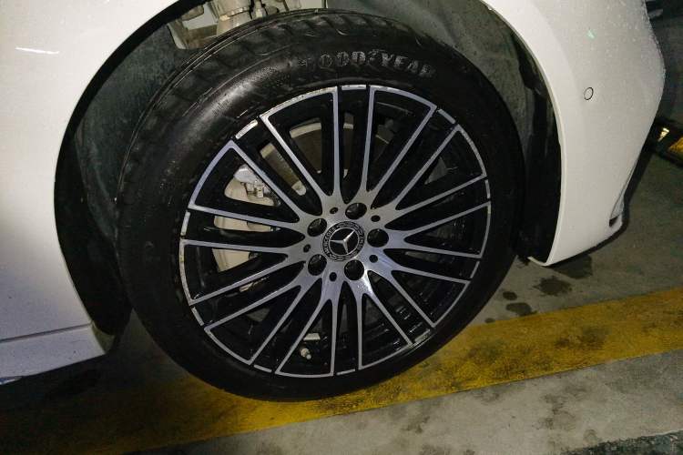 Used Mercedes-Benz C-Class 2022 Restyled C 260 L Sport Edition Right Front Wheel Hub