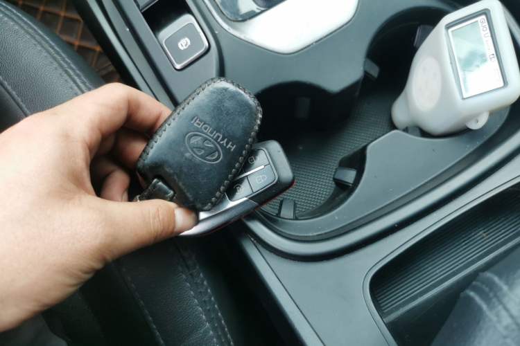 Used Hyundai Santa Fe 2013 2.4L Automatic Two-Wheel Drive Smart Version Vehicle Key