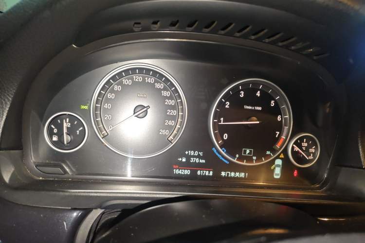 Used BMW 5 Series 2014 520Li Elegant Model
