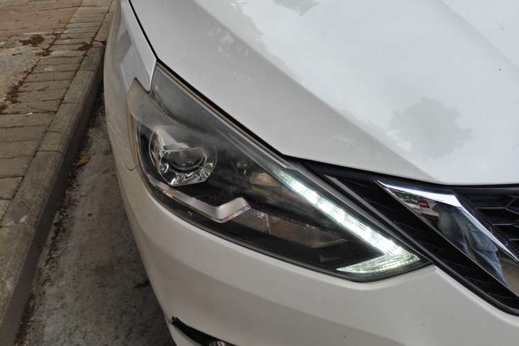 Used Nissan Sylphy 2016 1.6XV CVT Smart Enjoyment Version Right Front Headlight