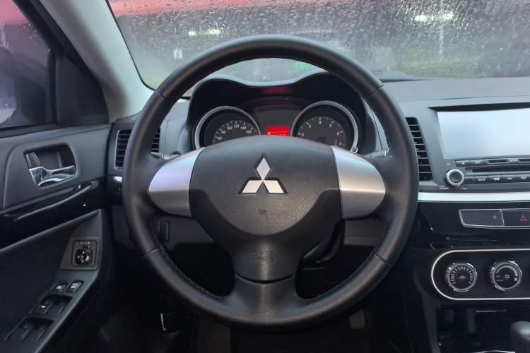 Used Mitsubishi Lancer EX 2016 1.8L CVT Black-and-White Retro Edition