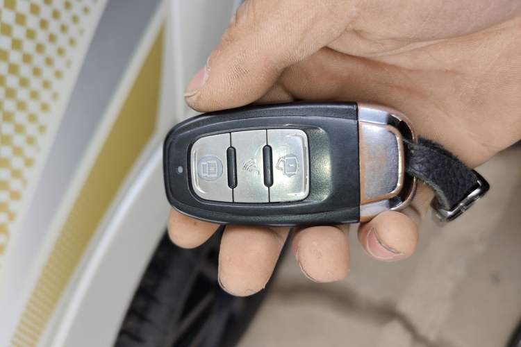 Used Mitsubishi Pajero  Vehicle Key