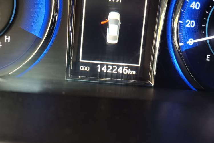 Used Toyota Camry 2015 Dual-Engine 2.5 HG Luxury Navigation Edition Odometer Close Up