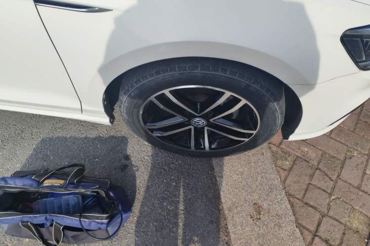 Used Volkswagen Lamando 2019 280TSI DSG Comfort Edition China VI standard Right Front Wheel Hub