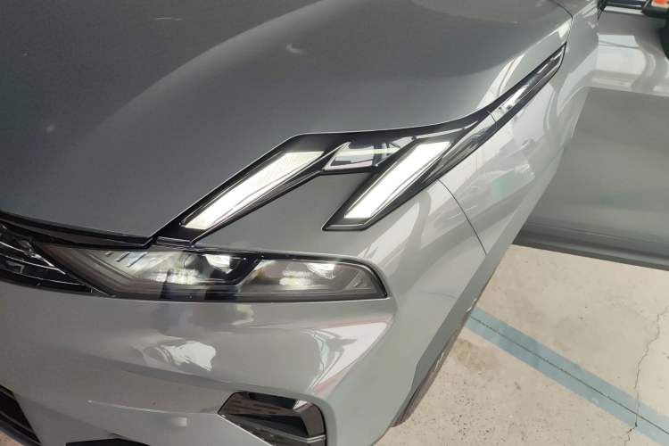 Used Lynk & Co 06 EM-P 2025 EM-P 126 Long-Range Max Left Front Headlight