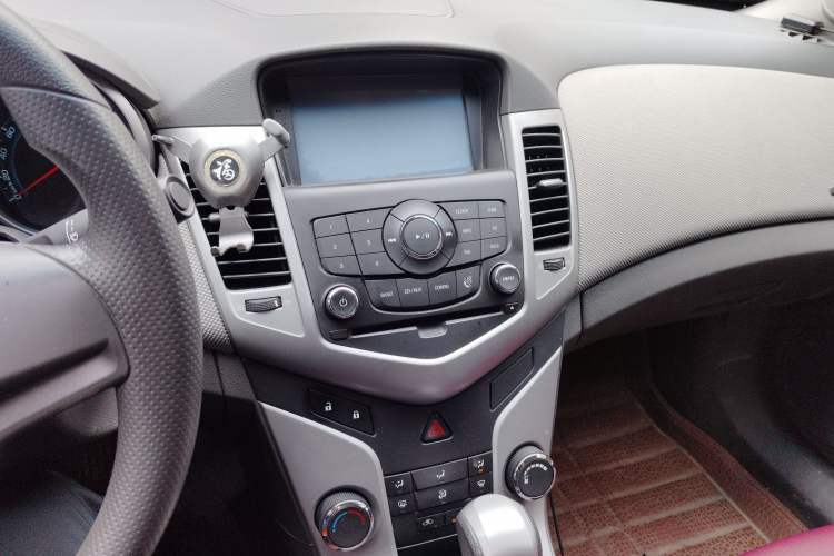 Used Chevrolet Cruze 2013 1.6L SE AT Audio And AC Panel