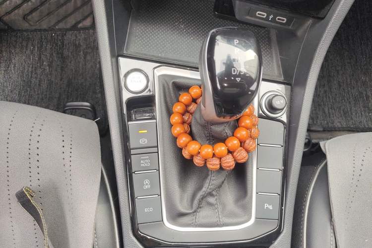 Used Volkswagen Sagitar 2024 300TSI DSG Excellence Edition Gear Lever