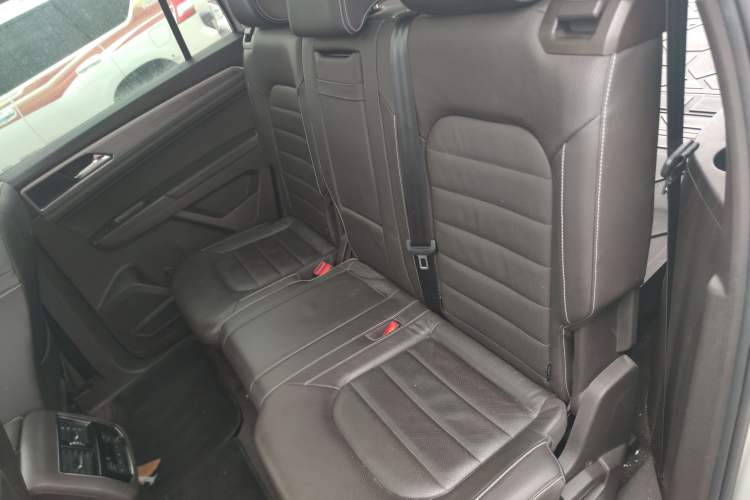 Used Volkswagen Teramont 2017 530 V6 Four-Wheel Drive Luxury Edition Left Rear Seat