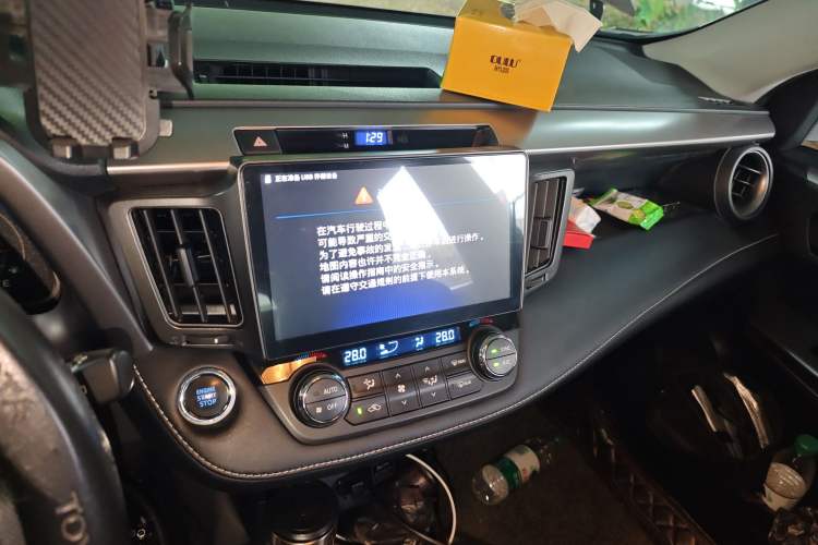 Used Toyota RAV4 2016 2.0L CVT Two-Wheel Drive Fashion Edition China V Standard
