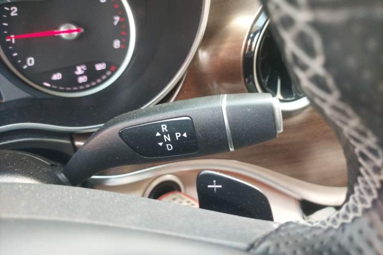 Used Mercedes-Benz V-Class 2021 V 260 Prestige Edition Gear Lever