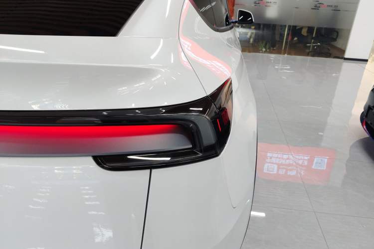 Used Tesla Model Y 2025 Rear-Wheel-Drive Version Right Rear Taillight