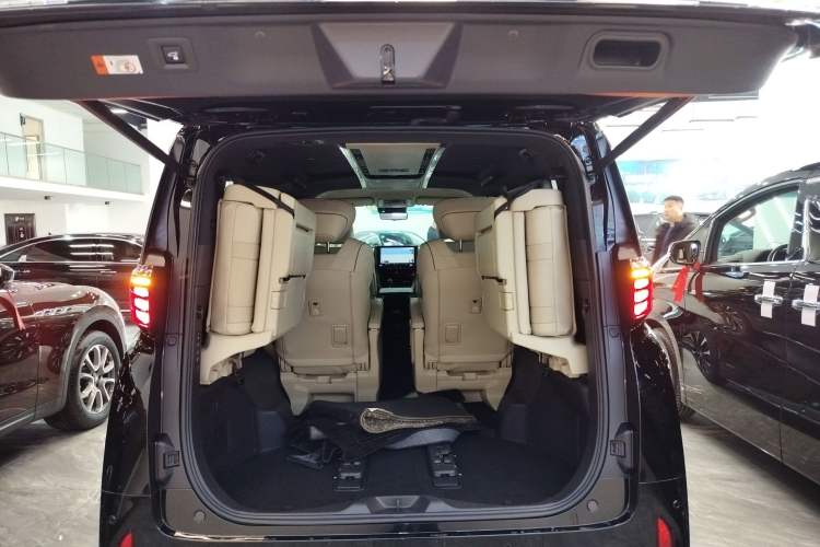 Used Toyota Alphard 2024 Dual-Engine 2.5L Prestige Edition
