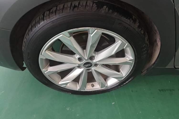 Used Audi A6 2022 allroad quattro Explorer 55 TFSI Prestige Off-Road Model Right Rear Wheel Hub