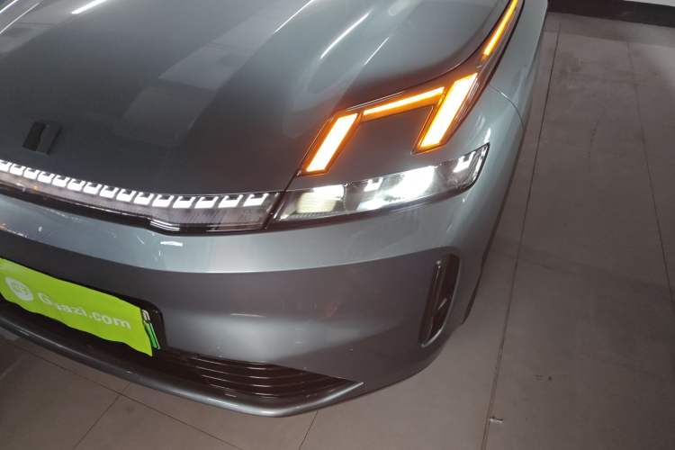 Used Lynk & Co 08 EM-P 2025 220 km All-Wheel-Drive Performance Halo
