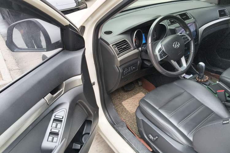 Used BAIC Senova X65 2015 2.0T Automatic Elite Model