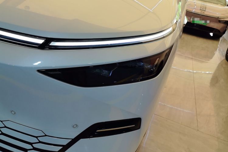 Used XPeng X9 2025 740 Ultra-Long Range Max Left Front Headlight