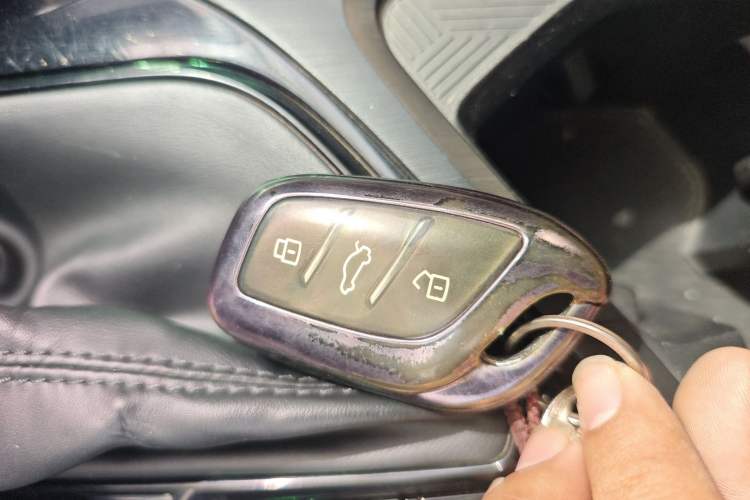 Used Roewe i5 2021 1.5L CVT Black Gold Edition
