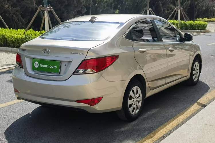 Used Hyundai Verna (older generation) 2014 1.4L Manual Smart GLS Trim Rear Right 45 Deg