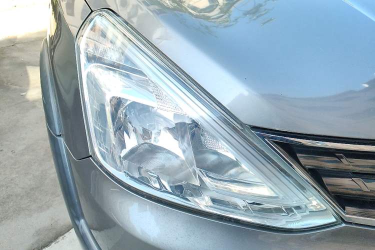 Used Nissan Livina 2013 Jingrui 1.6XL Manual Comfort Edition Right Front Headlight