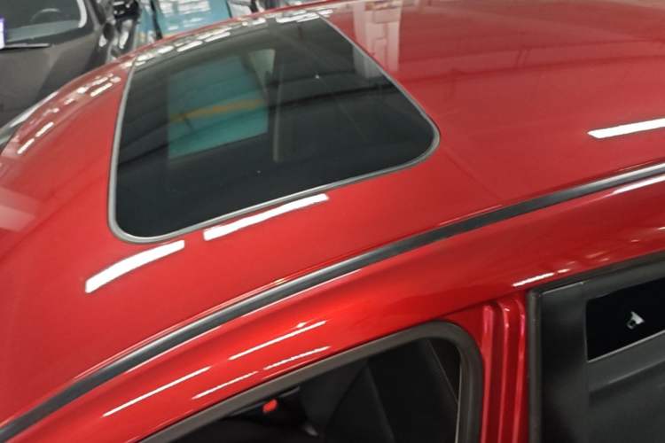 Used Nissan Tiida 2016 1.6L CVT Cool Dynamic Edition Roof