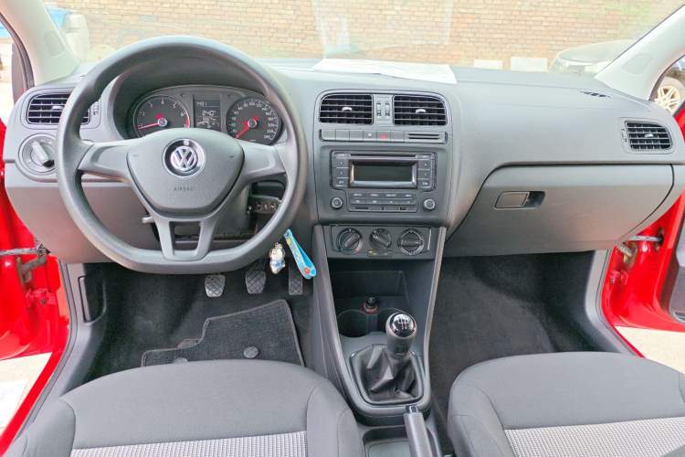 Used Volkswagen Polo 2014 1.4L Manual Fashion Edition Center Console