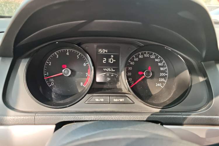 Used Volkswagen Lavida 2015 1.6L Manual Fashion Edition
