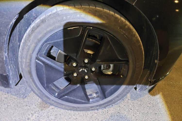 Used Wuling Xingguang 2023 150 Advanced Edition Right Front Wheel Hub