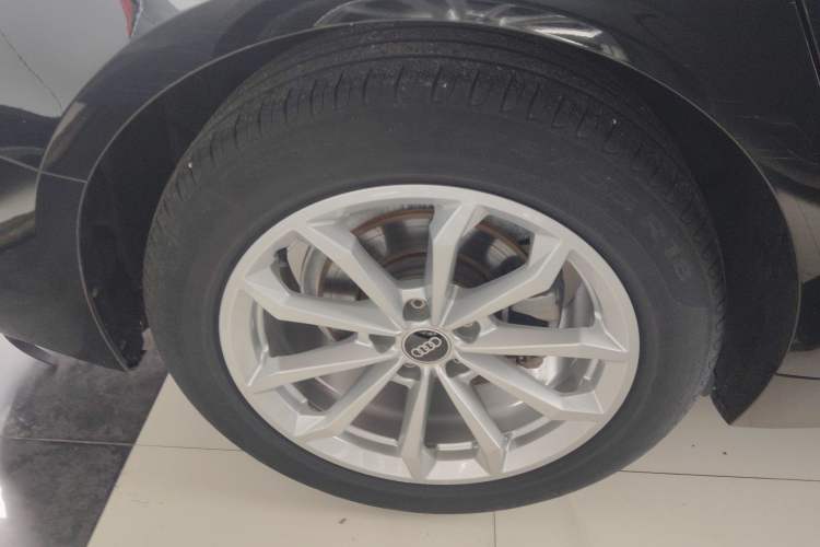 Used Audi A6L 2023 Revised 40 TFSI Luxury Prestige Edition Right Rear Wheel Hub