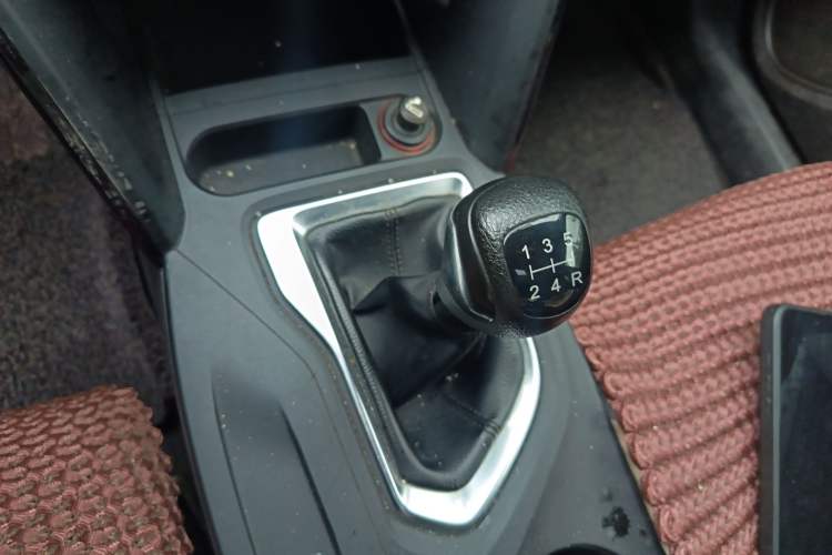 Used GAC Trumpchi GS4 2016 235T Manual Luxury Edition Gear Lever