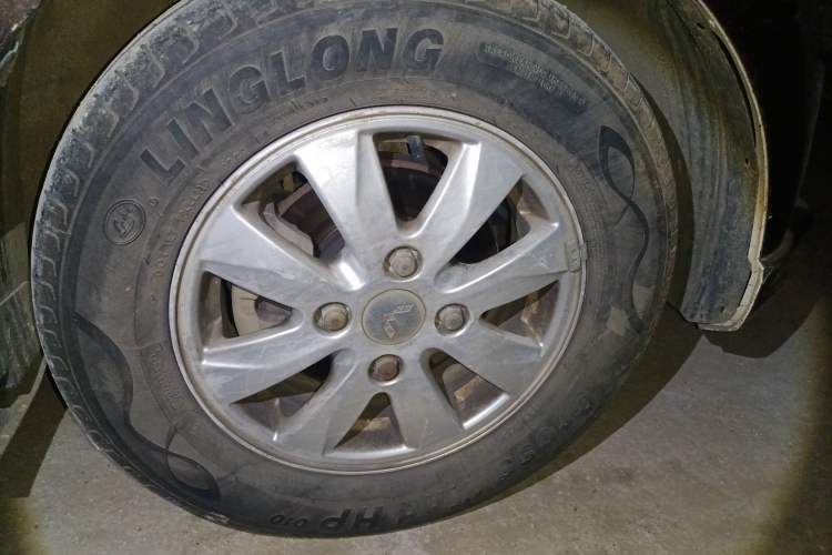 Used Wuling Hongguang 2015 1.5L S Base Model China IV Right Front Wheel Hub