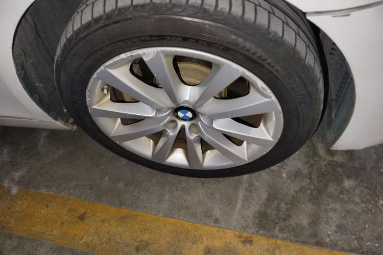 Used BMW 5 Series 2013 530Li Leading Model Right Front Wheel Hub