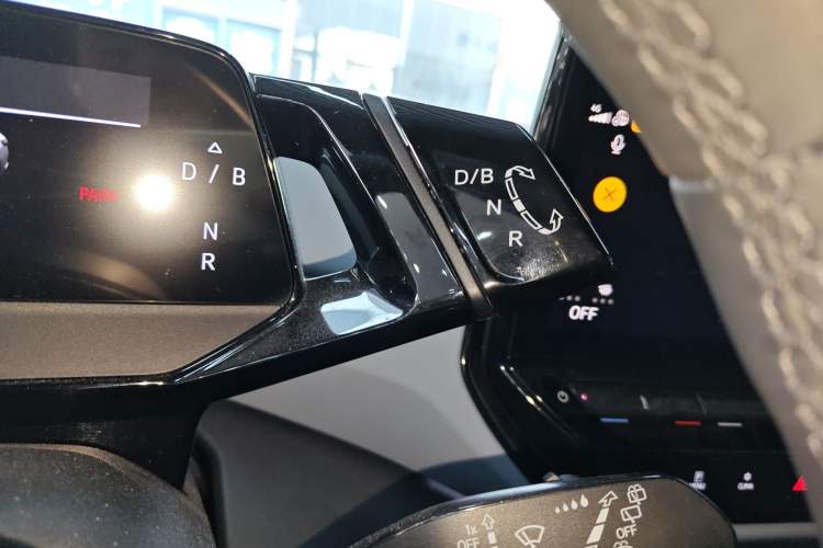 Used Volkswagen ID.4 X 2024 Pure & Smart Edition Gear Lever