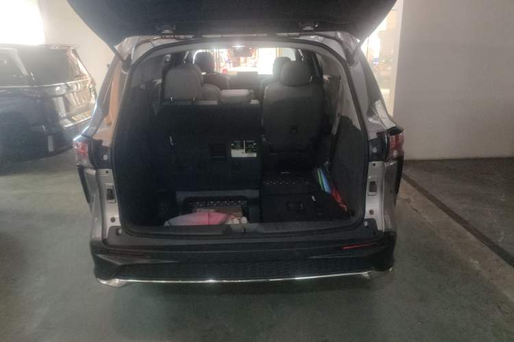 Used Toyota Granvia 2023 2.5L Hybrid Comfort Edition