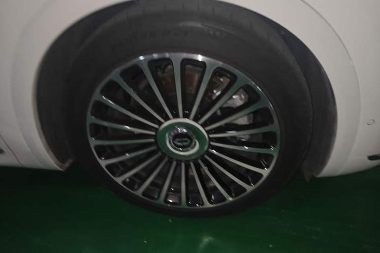 Used Hima AITO M8 2025 Extended-Range Ultra Version 53.4 kWh 6-Seater Edition