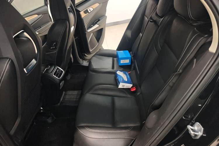 Used Lynk & Co 01 2019 2.0T Two-Wheel-Drive Pro Version China VI Standard Left Rear Seat