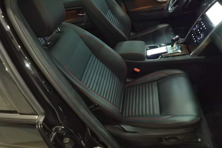 Used Land Rover Discovery Sport 2022 Revised Version 249 PS R-Dynamic S Performance Edition 5 Seats