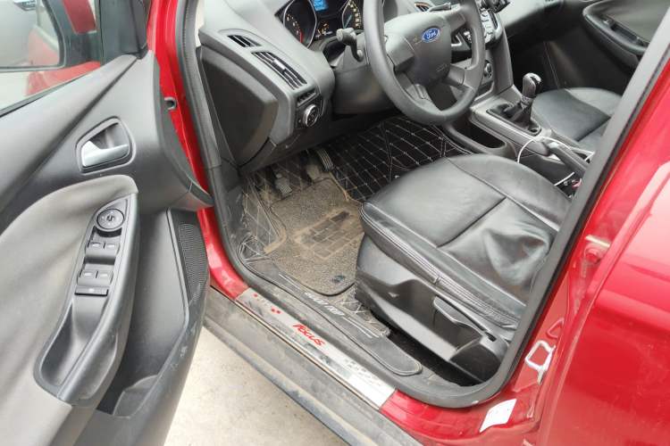 Used Ford Focus 2012 Hatchback 1.6L Manual Comfort Model
