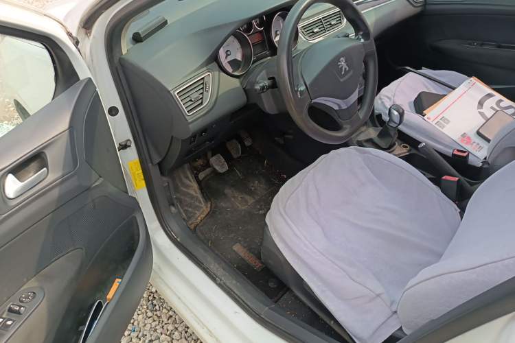 Used Peugeot 308 2014 Enjoy Edition Classic 1.6L Manual YouShang Model Driver Seat