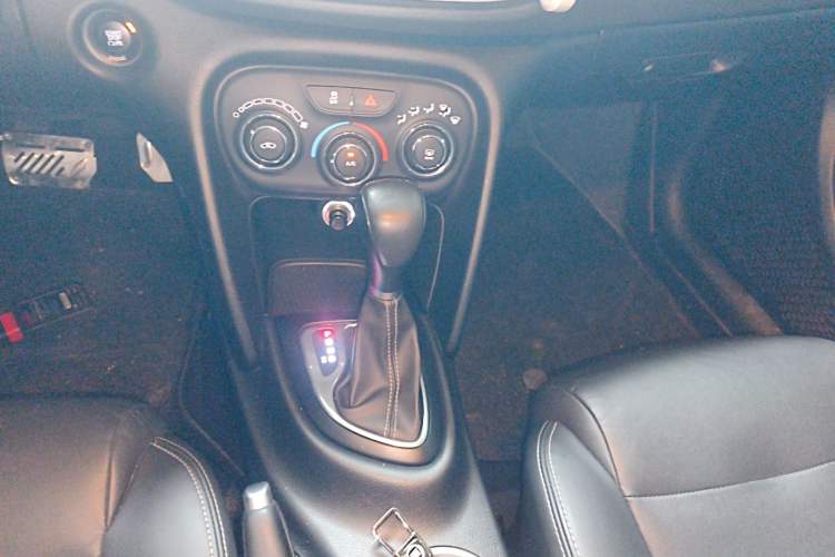 Used Fiat Ottimo 2014 1.4T Automatic Comfort Edition Gear Lever