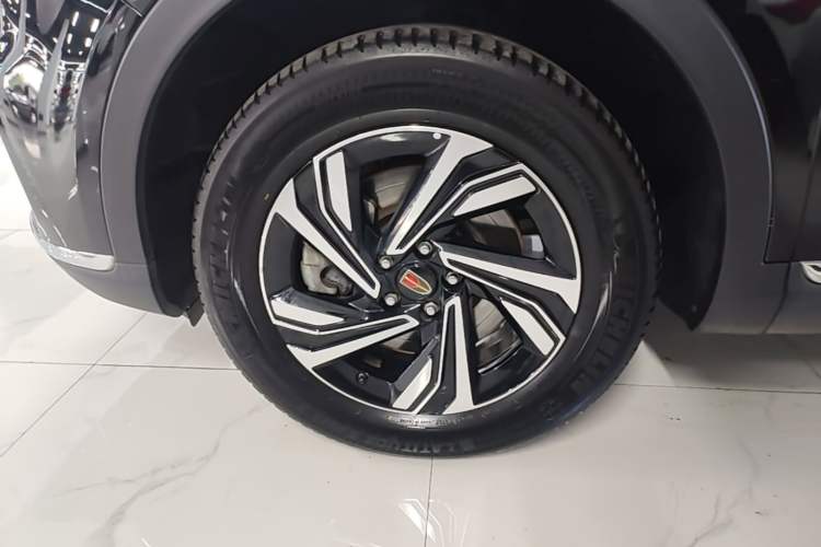Used Hongqi HS5 2022 Revised Version 2.0T Smart Connect Flagship Edition Left Front Wheel Hub
