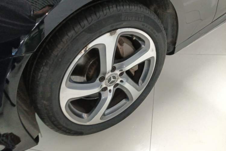 Used Mercedes-Benz E-Class 2019 E 300 L Sporty and Stylish Model
