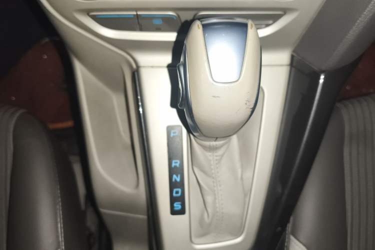 Used Ford Focus 2012 Sedan 1.6L Automatic Fashion Edition Gear Lever