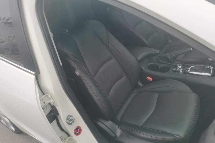 Used Mazda 3 Axela 2016 Hatchback 2.0L Automatic Sport Model
