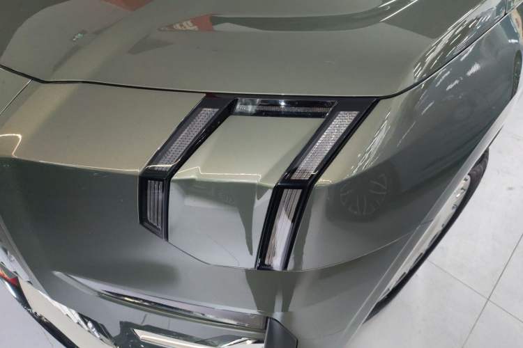 Used Zeekr 009 2024 7-Seater Walk-Through Version Four-Wheel Drive 108 kWh
