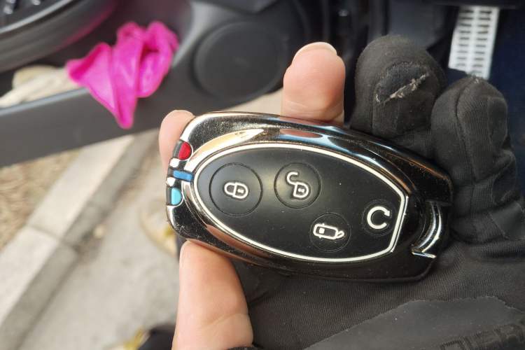 Used BYD G6 2013 2.0L Manual Luxury Version