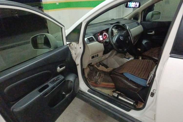 Used Venucia R50 2015 1.6L Manual Fashion Edition Driver Seat