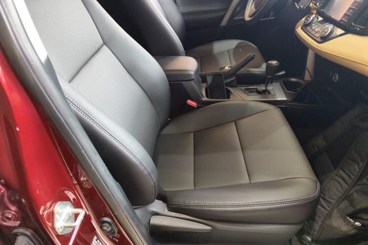 Used Toyota RAV4 2016 2.0L CVT Two-Wheel Drive Fashion Edition China V Standard
