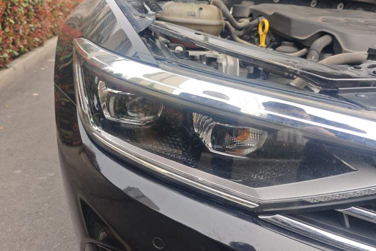 Used Volkswagen Magotan 2023 2 Million Units Limited Edition 330TSI DSG Leading Version Right Front Headlight